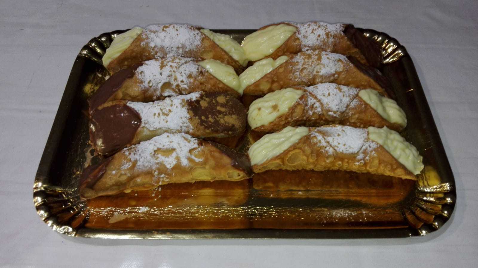 313-CANNOLI.jpeg